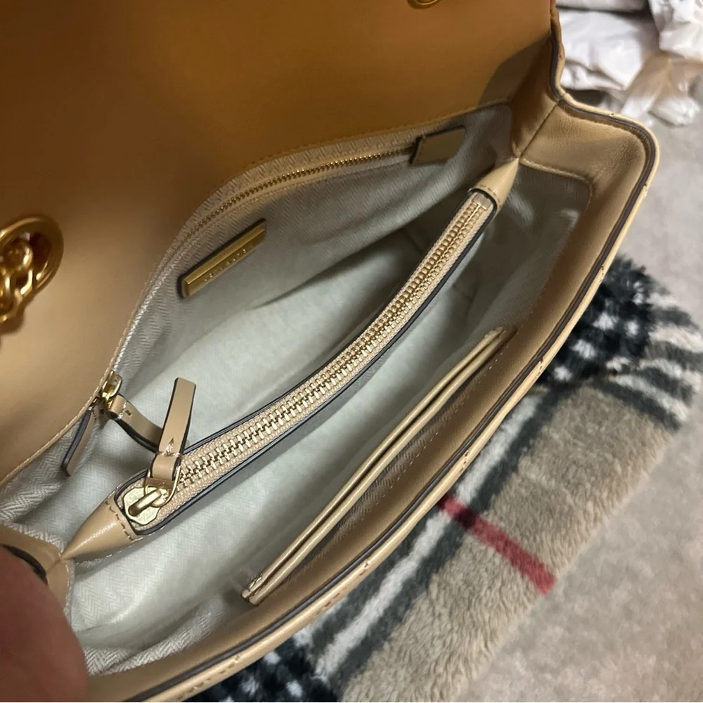 Tory Burch in the color desert dune 
Style Kira chevron convertible shoulder bag - Picture 10 of 12